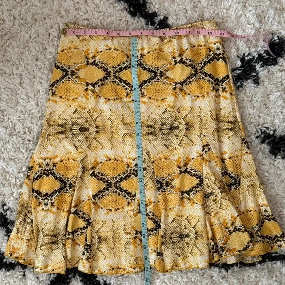 Gold and Black Knee-Length A-Line Skirt with Pleats Size 38/8 - Picture 2 of 10